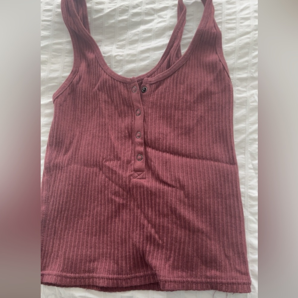 maroon tank top